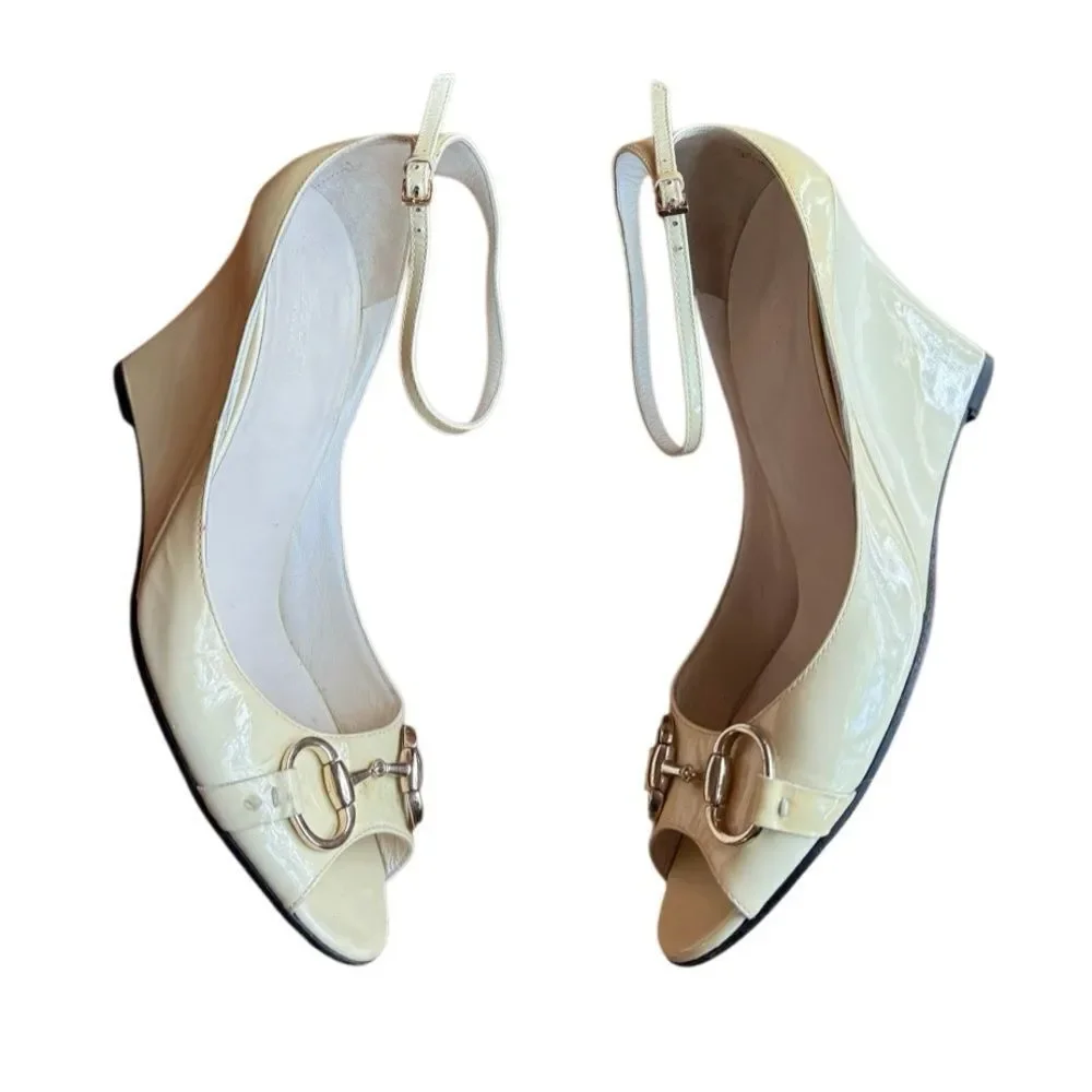 Gucci Women's Horsbit Accent Patent Leather Open Toe Wedge - Size 9